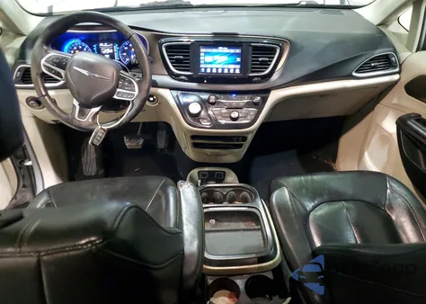 2018 Chrysler Pacifica Touring L z USA, uszkodzony, nr VIN 2C4RC1BGXJR120846